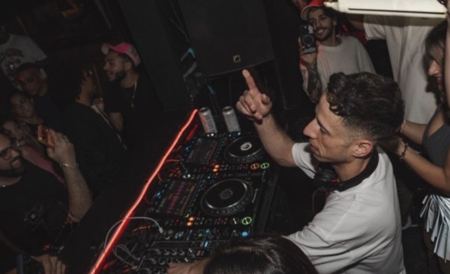 VAYZE in the booth